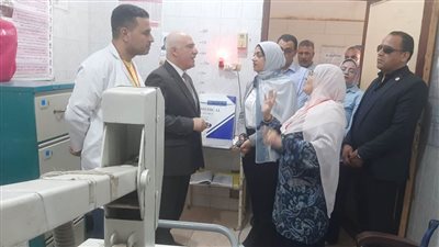 الكشف على 996 مواطنًا بقافلة طبية تقودها نائبة المحافظ بكفر شكر