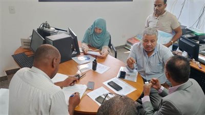 رئيس مركز البداري يتفقد سير العمل بالمركز التكنولوجي لدفع وتيرة العمل