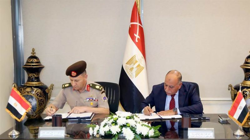 أثناء توقيع عقد اتفاق