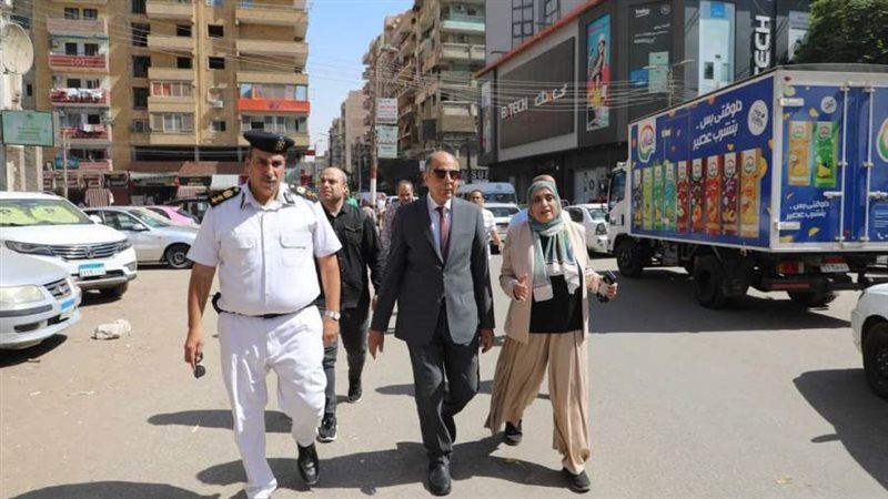 محافظ المنيا خلال