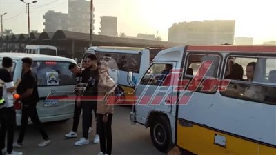 الدفع بـ 8 أتوبيسات و70 سيارة سرفيس إضافية لنقل أهالي وطلاب كفر الشيخ
