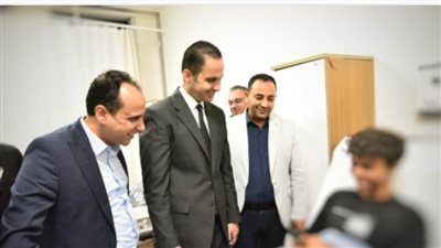 نائب وزير الصحة يطمئن على مصابي حادث الجلالة