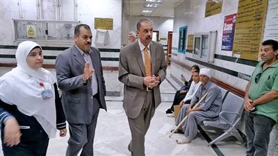 محافظ سوهاج يفاجئ مستشفى الهلال للتأمين الصحي ويتابع مستوى الخدمات الطبية المقدمة للمواطنين
