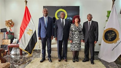 سفير زيمبابوي ووفد البعثة الدبلوماسية في زيارة لمقر المستثمرات العرب لبحث ترتيبات حضور قمة الاستثمار