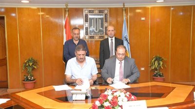 محافظ أسيوط يشهد توقيع بروتوكول بين الكهرباء والمحافظة لزراعة أشجار الجوجوبا في 145 فدانا