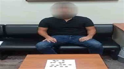 ضبط 3 متهمين بحوزتهم عملات معدنية لعصور مختلفة وعملات أجنبية وأقراصً مخدرة بميناء القاهرة الجوي   