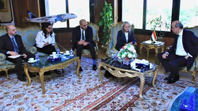 مباحثات للاستثمار بين وزارة الطيران المدني والبنك الأوروبي