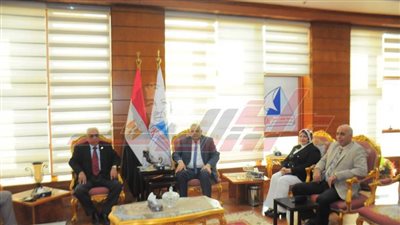 رئيس جامعة كفر الشيخ يترأس لجنة اختيار عميد كلية العلاج الطبيعي