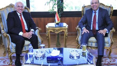 وزير الطيران يلتقي رئيس مجموعة كوبيلوزوس 