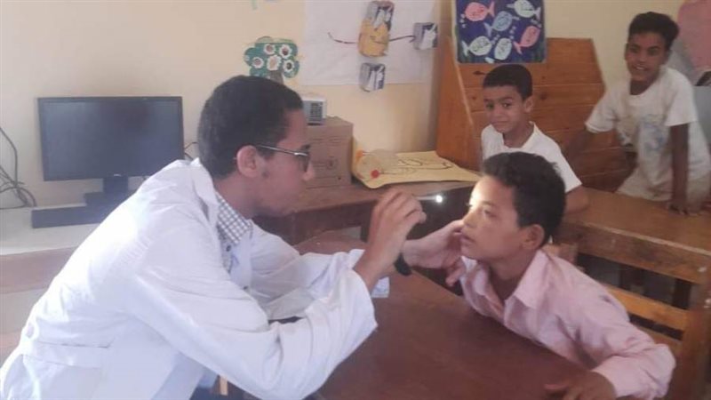 الكشف على طلاب المدارس