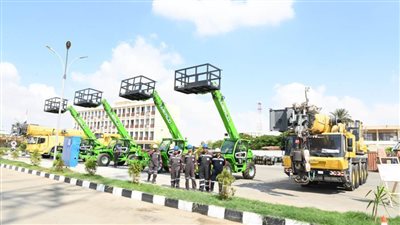 الفريق أسامة ربيع يتفقد سير العمل بترسانة السويس ومستشفى هيئة قناة السويس