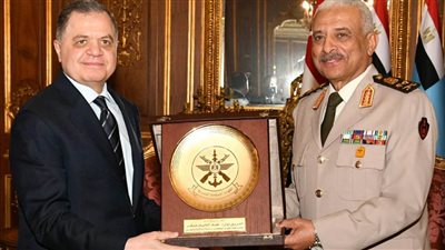 وزير الداخلية يهنئ وزير الدفاع والقوات المسلحة بمناسبة ذكرى انتصارات أكتوبر