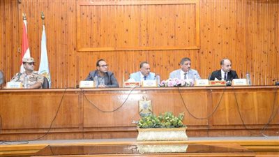 محافظ أسيوط: إعادة الحياة للحديقة الدولية ومشروعات استثمارية بسور الأزهر