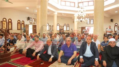 عبدالمعطي يؤدي صلاة الجمعة بمسجد عاصمة كفر الشيخ
