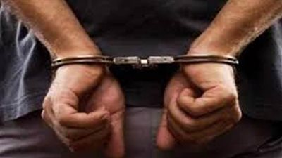 ضبط عاطل يروج عبر مواقع التواصل الاجتماعي قدرته على العلاج الروحاني ومزاولة أعمال السحر والدجل للنصب 