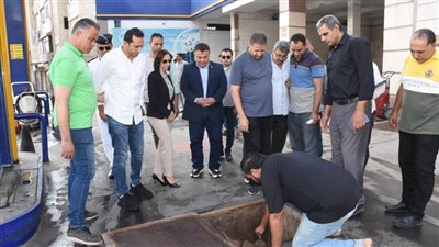 محافظ البحيرة تتفقد محطات تمويل السيارات بدمنهور عقب اعتماد الأسعار الجديدة