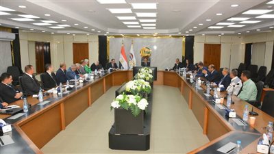 وزير قطاع الأعمال يستعرض مع رؤساء الشركات التابعة آخر مستجدات المشروع