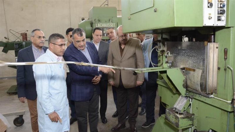 الوزير أثناء الجولة