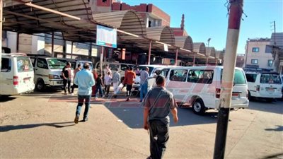 الدفع بـ6 أوتوبيسات و86 سيارة سرفيس لمجمع مواقف سيارات الأجرة