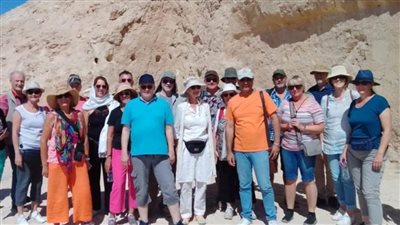 وفد أسترالي يزور المناطق الأثرية بتونا الجبل وتل العمارنة بالمنيا 
