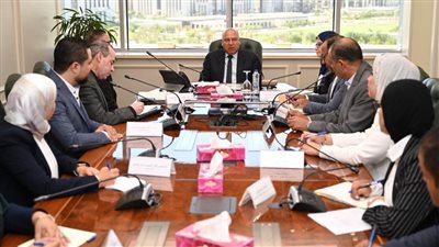 كامل الوزير يبحث خطة إنشاء مصنع لإنتاج الأبواب المصفحة بمصر