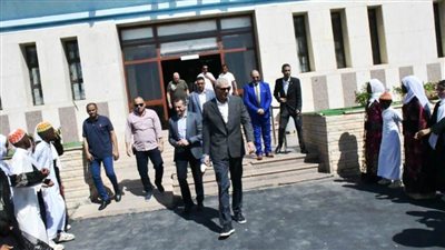 محافظ أسوان يستقبل ضيوف مهرجان تعامد الشمس من الأفواج السياحية بمطار أبوسمبل الدولي