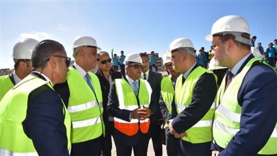 محافظ بورسعيد ورئيس جهاز تنمية المشروعات يتفقدان مشروع إحلال وتجديد شبكات الصرف الصحي بالضواحي