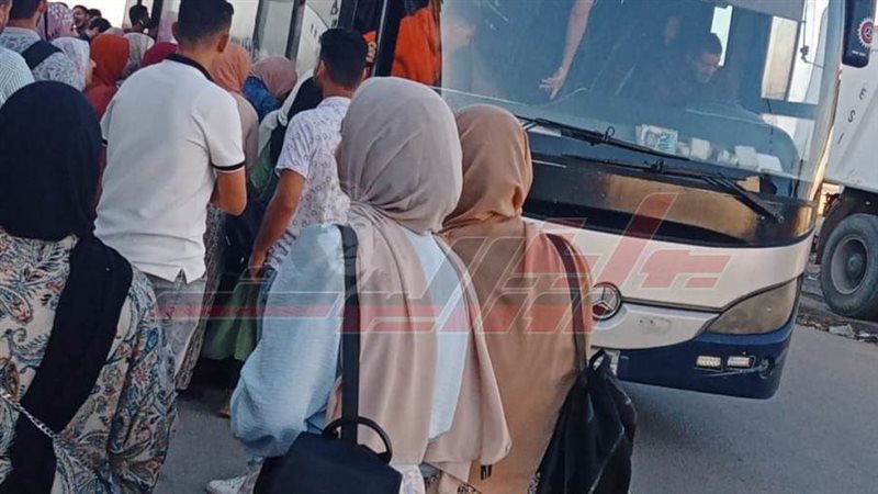 تكدس الأهالي