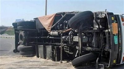 مصرع أب ونجليه سقطت سيارتهم من أعلى كوبري الهضبة بأسيوط 