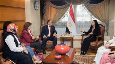 وزيرة «التضامن» تستقبل وفدًا من قيادات ونواب «الشعب الجمهوري»