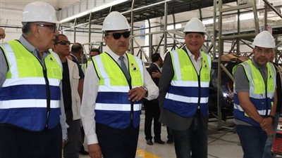 وزير قطاع الأعمال العام يتفقد مشروعات التطوير بشركة النصر للسيارات