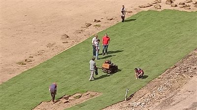 بدء أعمال تنجيل ملعب استاد المنصورة