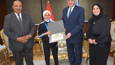  محافظ الغربية يكرم بسملة أبوالنني الفائزة بذهبية بطولة العالم في الكاراتيه.. 