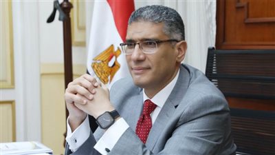 محافظ الجيزة: دعم خدمات الاتصالات والانترنت وتحسينها بالواحات البحرية 