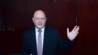 رئيس جامعة سوهاج يلقي درسا عمليا لطلابه عن إصابة الأعصاب الطرفية الناتجة عن حوادث السيارات