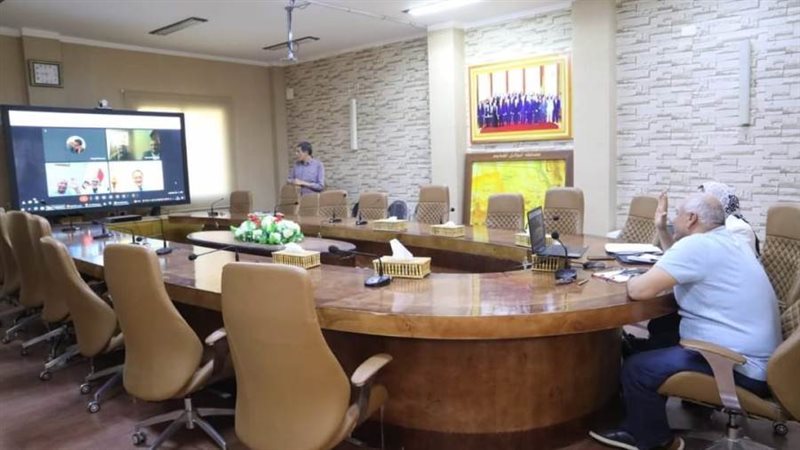 جانب من لقاء محافظ