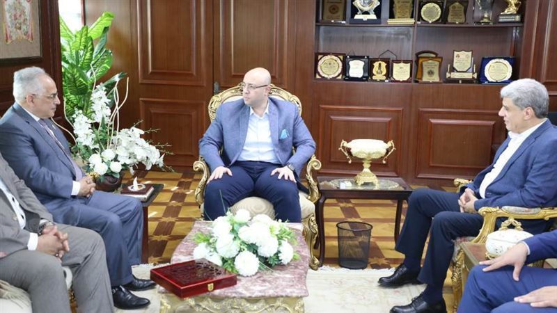 اجتماع محافظ بنى