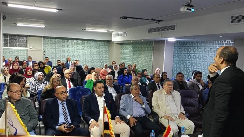 جانب من الندوة