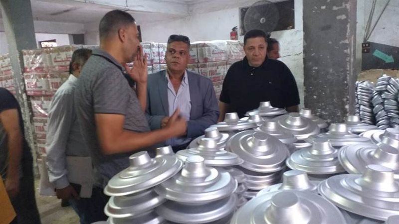 جولة اللجنة على المصانع