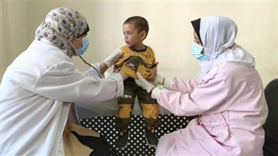 مبادرة بداية.. محافظ المنيا تقديم 1368 خدمة طبية مجانية خلال قافلة بقرية بني حرام 