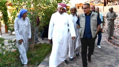 محافظ جنوب سيناء يواصل لقاءاته مع مشايخ وعواقل المحافظة ويلتقي بمشايخ سانت كاترين 