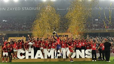 بالصور تتويج الأهلي بطلًا للسوبر بعد قتال مع الزمالك 