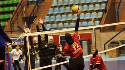 الأهلي يهزم دلفي في دوري سيدات الطائرة