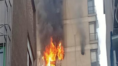 العثور على جثتين بهما جروح في حريق شقة بأسيوط