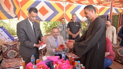 محافظ أسيوط يشهد حصاد 