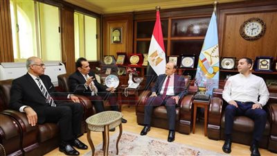 محافظ كفر الشيخ يبحث التوسع في برامج الحماية الاجتماعية