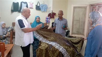 رئيس مركز صدفا بأسيوط يتابع سير العمل بمشغل أولاد إلياس 