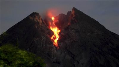 ثوران بركان 