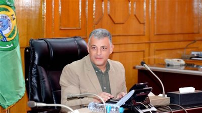 محافظ الإسماعيلية يبحث الموقف التنفيذي للمشروعات الخدمية بمركز ومدينة التل الكبير