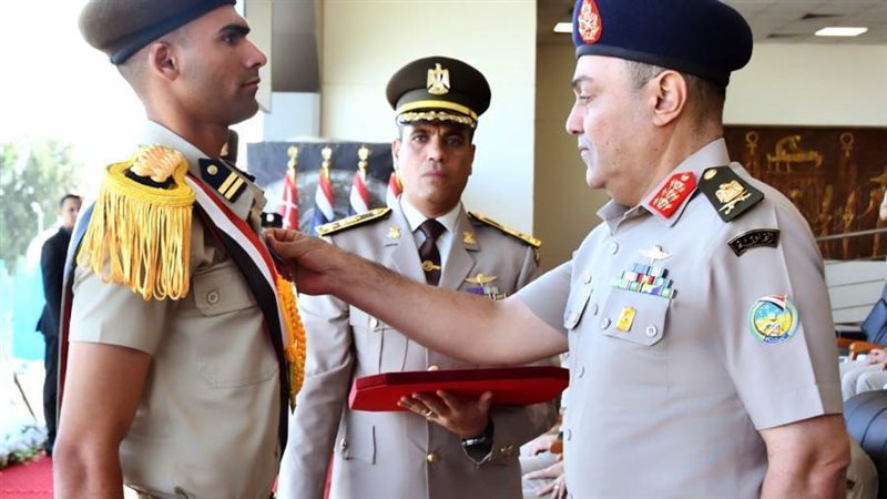 صورة احدى الخريجين